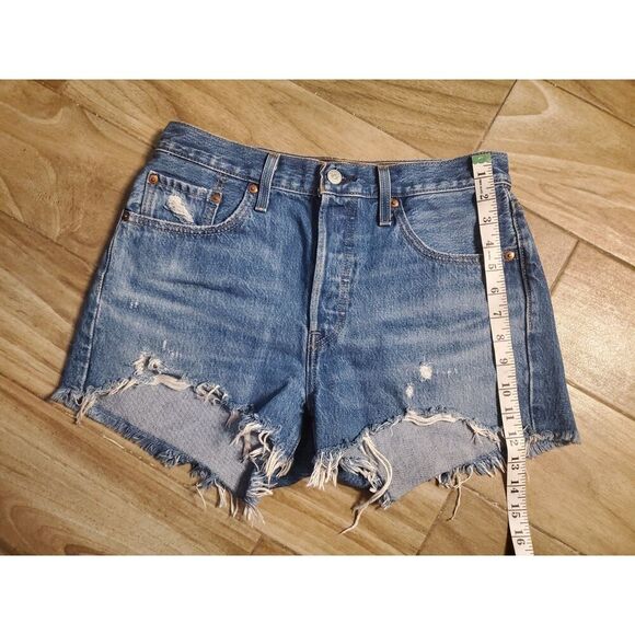 Levi's 501 Women's Distressed Denim Shorts W28 100% Cotton Boho 90s Y2K Street - Picture 3 of 10